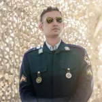 عینک خلبانی برای صورت گرد مناسب است؟